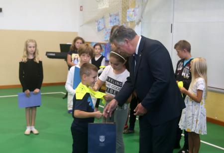 PRVOŠOLČKI BEGUNJE 21 FOTO LJUBO VUKELIČ